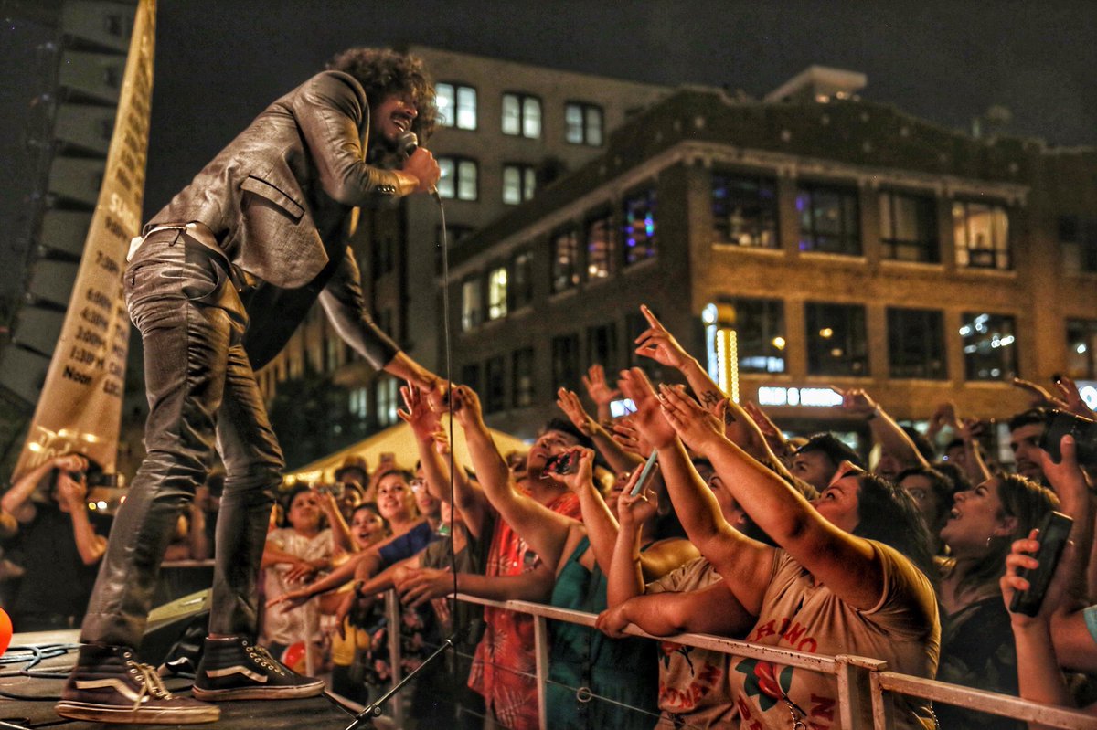 ChicanoBatman's tweet image. We love you Chicago. Thanks @tasterandolph. 📸: Aaron Bradley