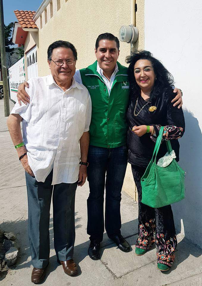 CoqueGarciaG's tweet photo. Felicidades a los papás hoy en su día, gracias a mi Toñito por siempre apoyarme, ser mi aliado, confidente y mejor amigo. Junto con mi Chatita siempre se han esforzado para darme mejores herramientas para salir adelante. Gracias por enseñarme que no hay imposibles. Ánimo https://t.co/v4lK424eaJ