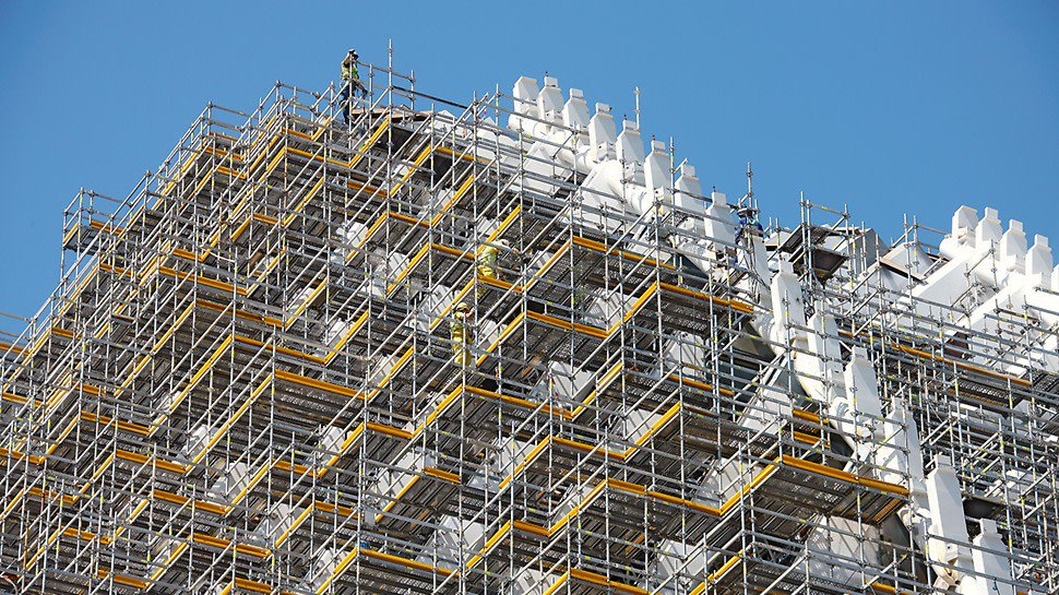 PERIgroup's tweet image. Do you know our PERI Up Flex #workingplatforms? Maximum #adaptability, highest #safety and fast erection – all this makes the PERI UP Flex the ideal system for scaffolding in industrial installations.