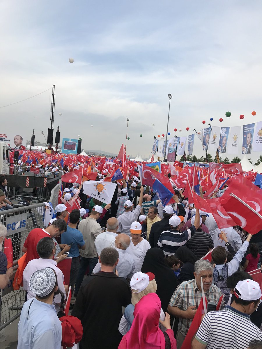 nuri_kalan's tweet photo. Ailecek Yenikapı miting alanında Sayın Cumhurbaşkanımızı dinliyoruz #EyüpsultanGüçlüGelecek https://t.co/BwVrCqsoUO