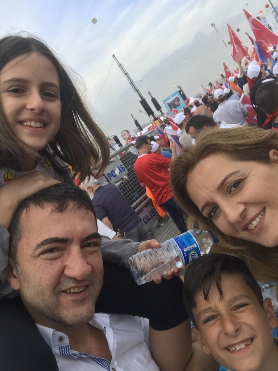nuri_kalan's tweet photo. Ailecek Yenikapı miting alanında Sayın Cumhurbaşkanımızı dinliyoruz #EyüpsultanGüçlüGelecek https://t.co/BwVrCqsoUO