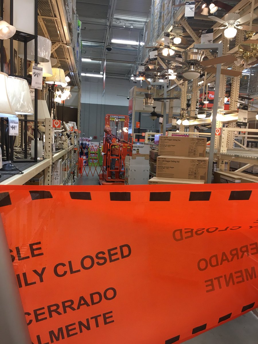alfredboss3's tweet photo. Thank you John! Safe distance with his barricades @AkinsMel @triple555hd @KhariHeru @bsw224 https://t.co/xtRf0DJUbs