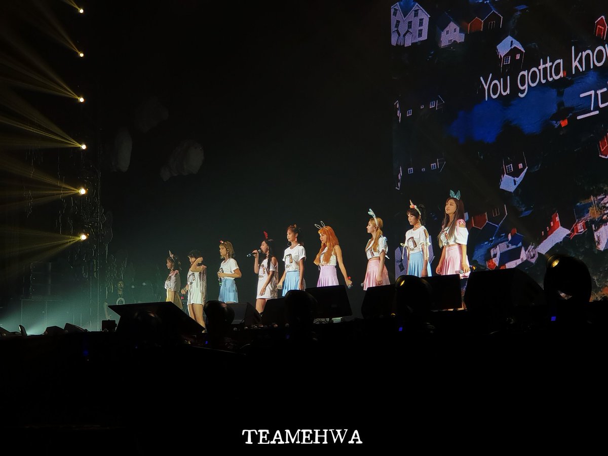 TeamEhwa's tweet photo. ONCEs and those who attended #TWICELAND2inSG just now, do rest well as we look forward to our next meeting with the cuties✌🏻 https://t.co/jwmK6YnddS