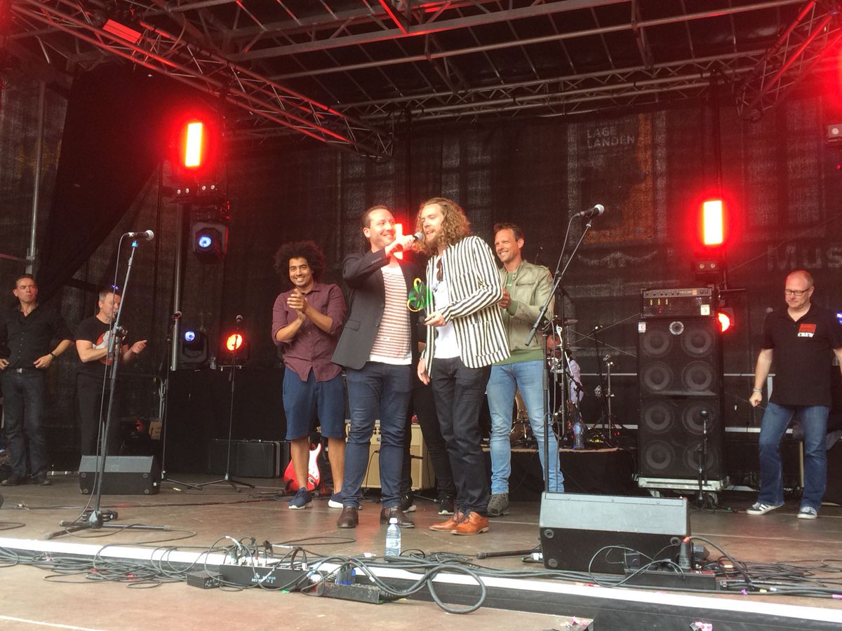 Stadsfeesten's tweet image. 'Feico de Leeuw' Award is een aanmoedigingsprijs en wordt in die zin ook uitgereikt aan een persoon/organisatie die duidelijk nog aan het begin staat van zijn/haar activiteiten.

De initiator van de prijs, de Hoornse Stadsfeesten maakte bekend dat Jesper Huisman deze prijs wint!