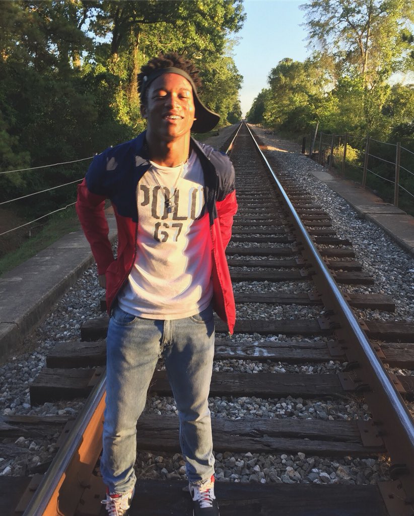 ADQ03's tweet photo. I been getting money I aint worried bout what he do. ✅💰 https://t.co/Dun3TJwNHQ