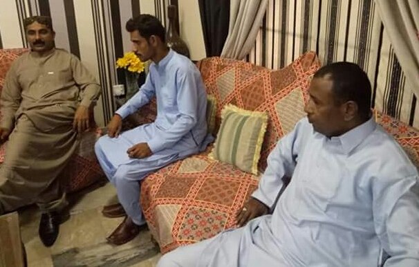SYEDFAYAZALISH8's tweet photo. میری رہائش گاھ پر پاکستان پیپلزپارٹی کے عہدیداروں اور ورکروں اور ایس ایس جی سی کے ایمپلائز نے مجھے سے عید ملے۔ https://t.co/F5DEW32Z6s