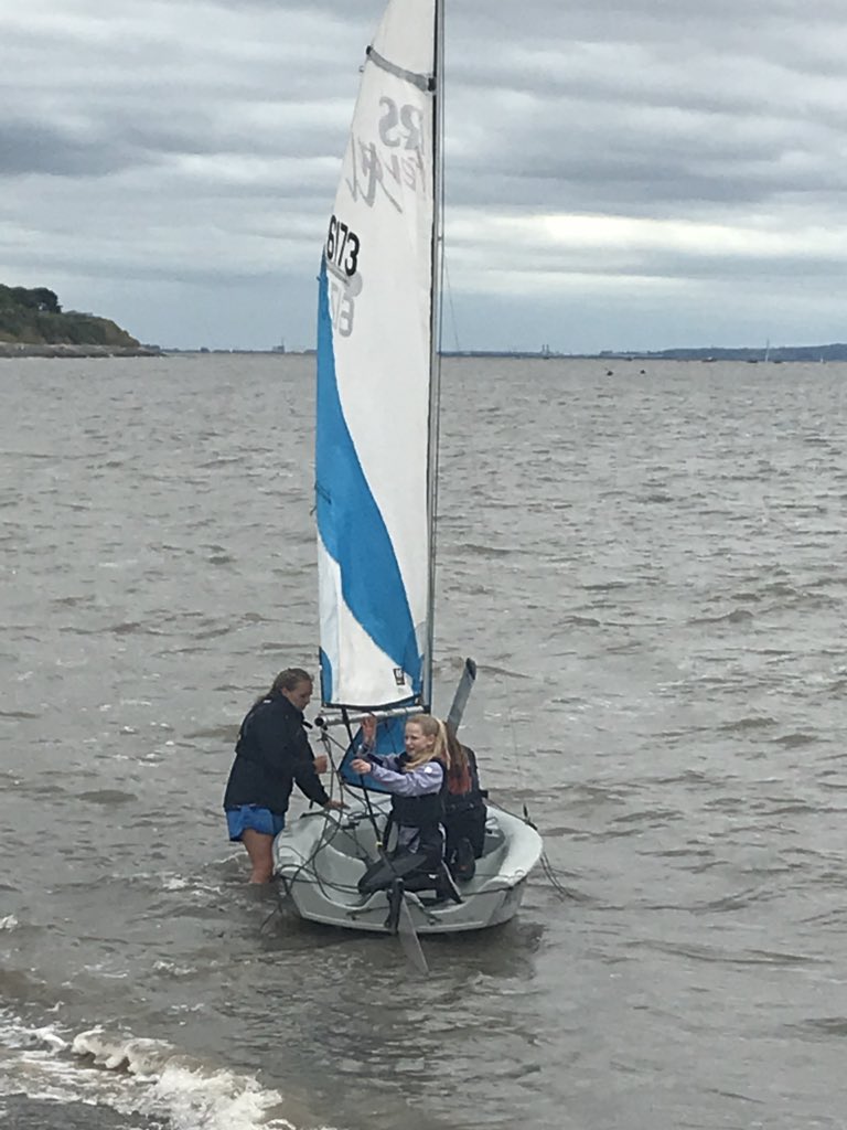 Athena_Racing's tweet photo. Teaching the next generation of team racers! #training #wksc #fevas #boodles #WKSCRaceteam #shesails #thisgirlcan #fun #teamracing https://t.co/zLSt2a9Frw