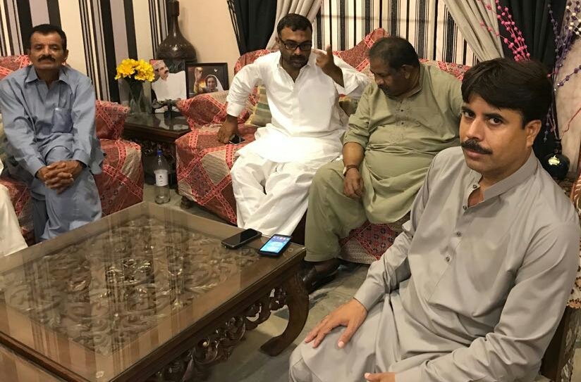 SYEDFAYAZALISH8's tweet photo. میری رہائش گاھ پر پاکستان پیپلزپارٹی کے عہدیداروں اور ورکروں اور ایس ایس جی سی کے ایمپلائز نے مجھے سے عید ملے۔ https://t.co/0Je3aP0hmo
