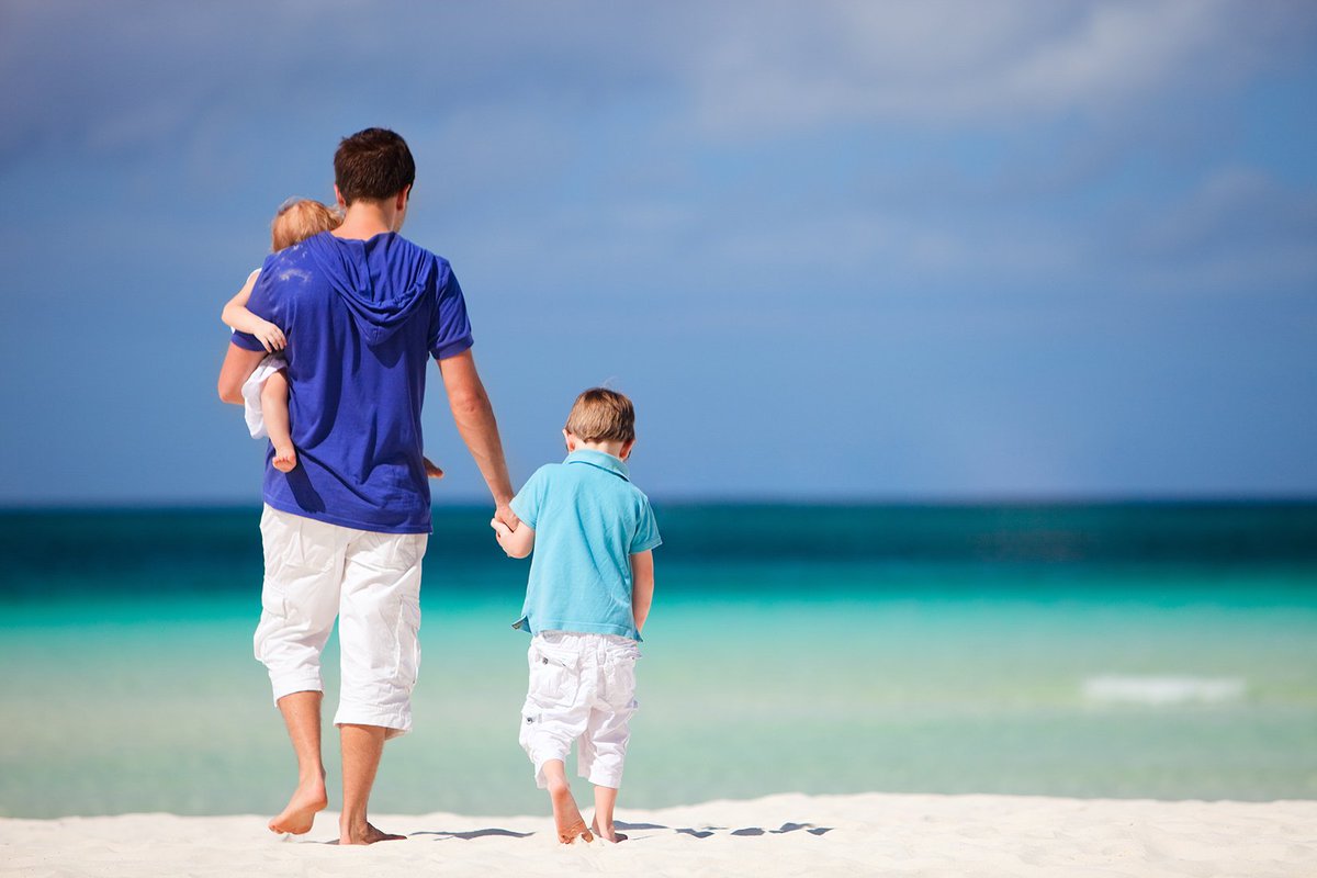imaginecayman's tweet photo. “Family like branches on a tree, we all grow in different directions yet our roots remain as one.” Happy Father’s Day from all of us at Imagine Cayman. #fathersday #fathers #dad #grandcayman #cayman #caymanislands https://t.co/xoXi9iKMTe