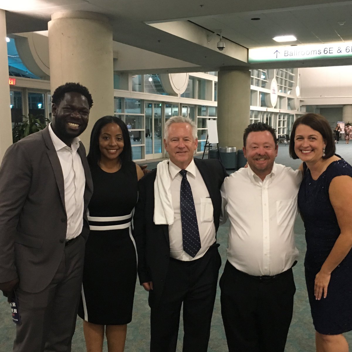 Nhu_SD's tweet photo. Team @SDGE and friends supporting @SDLaborCouncil and working families #SkilledWorkforce #CodeofExcellence #SDGEgiving https://t.co/4JgECVsEsa