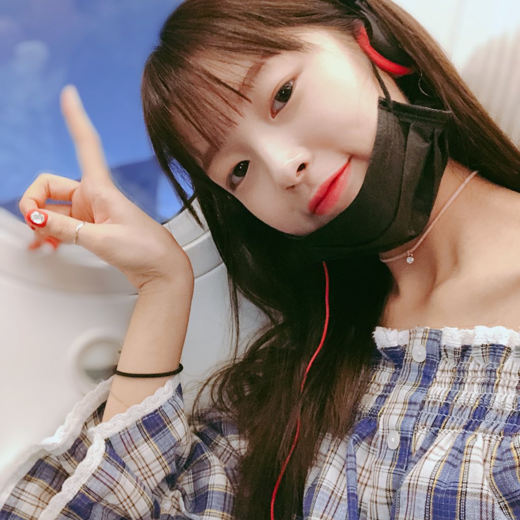 yewonpics's tweet photo. time flies so fast, she has grown into a beautiful young lady.

#HappyArinDay https://t.co/RgH8txgA87