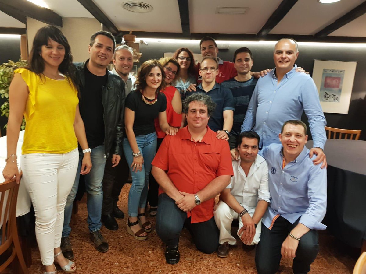 exalescupizgz's tweet photo. Este viernes 15 de junio, se reunieron, después de 20 años, algunos ex alumnos de la generación de 1978, recordando tiempos pasados y con la esperanza de que la siguiente reunión sea más numerosa. https://t.co/h5PrkthoEn
