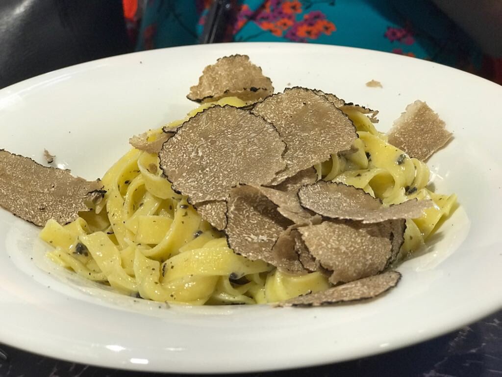 michelecmassari's tweet photo. Paese che vai #urbanitruffle che trovi ! I love @UrbaniTruffles @UrbaniTartufi https://t.co/pdx5YZwaId