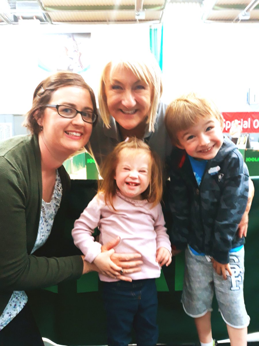 TableTennisSoi's tweet photo. Umpire Toni alongside her niece Ciara, Ciaras children Seána and Fionán!

This is what the games are about....😍

@SOIreland 

#PlayYourPart
#IrelandGames https://t.co/PofG6kjErF