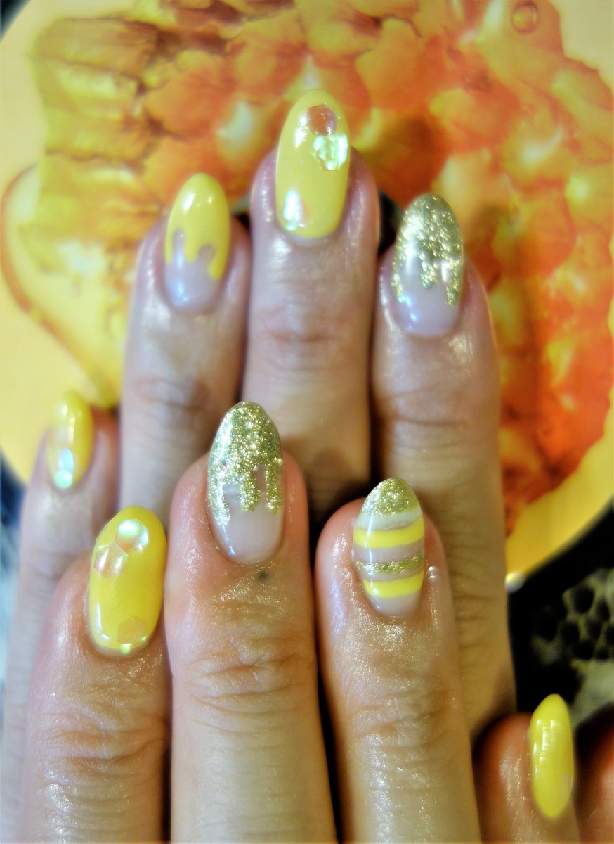 ট ইট র シャンテグラム ネイルデザイン紹介 蜂蜜ネイル とろ りと蜂蜜がたれて甘い香りがしてきそうな美味しそうなネイルにさせて頂きました ブログ T Co Lmhaay9lqc