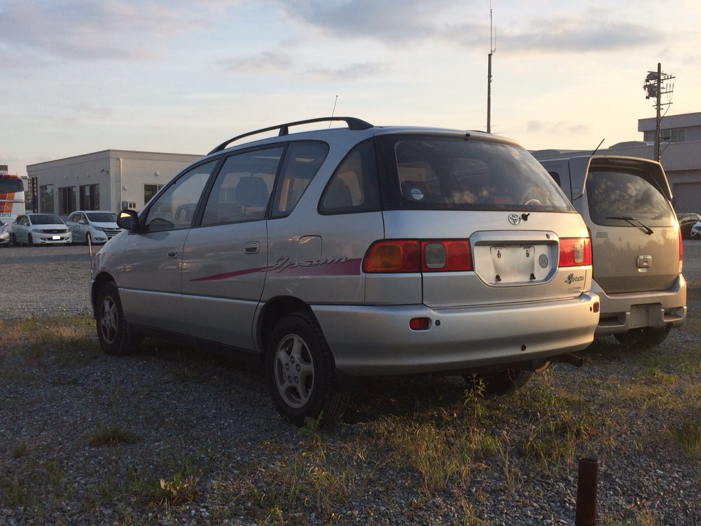 Milk ぬけがら على تويتر 某hカーズの下取り車置き場に10系イプサムが 色がシルバーなのはちょっとなぁという感じだけど サイドストライプとトヨタビスタ神奈川ステッカーが綺麗に残っててエモみが深い