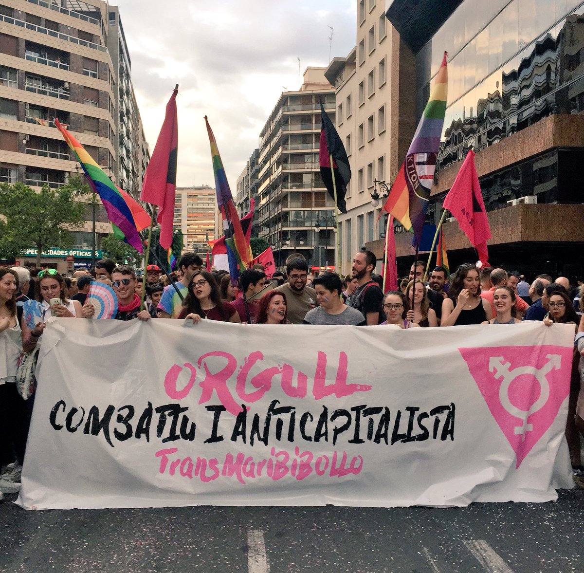 VLCrida's tweet photo. #Orgull2018 #orgullcombatiu #OrgullValència Ahir València Crida va participar de l’orgull combatiu i Anticapitalista #TransMariBiBollo 🏳️🌈🦄 Creant espais de lluita a la ciutat🧚🏽♂️Estem orgulloses i molt contentes de l’acollida👭La pròxima el 28J🗣👠a 📍Benimaclet https://t.co/T067cnJeWJ