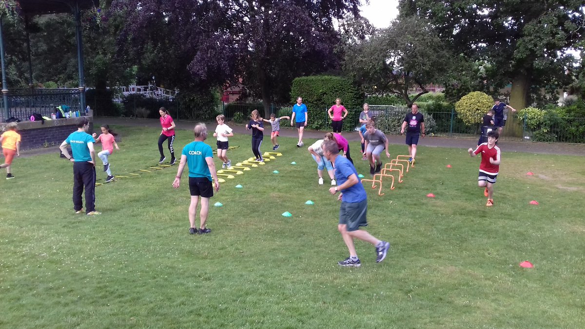StewartWhitehe3's tweet photo. Last day of Go Tri Malvern 7 training sessions introducing Families to Triathlon.
Session where fun and freindly, with everyone learning new skills. Feedback from everyone was excellent and they all love it. @MalvernTriClub 
#Teamjade #yourgotri # WestMidsTri https://t.co/LK5mjkheFy