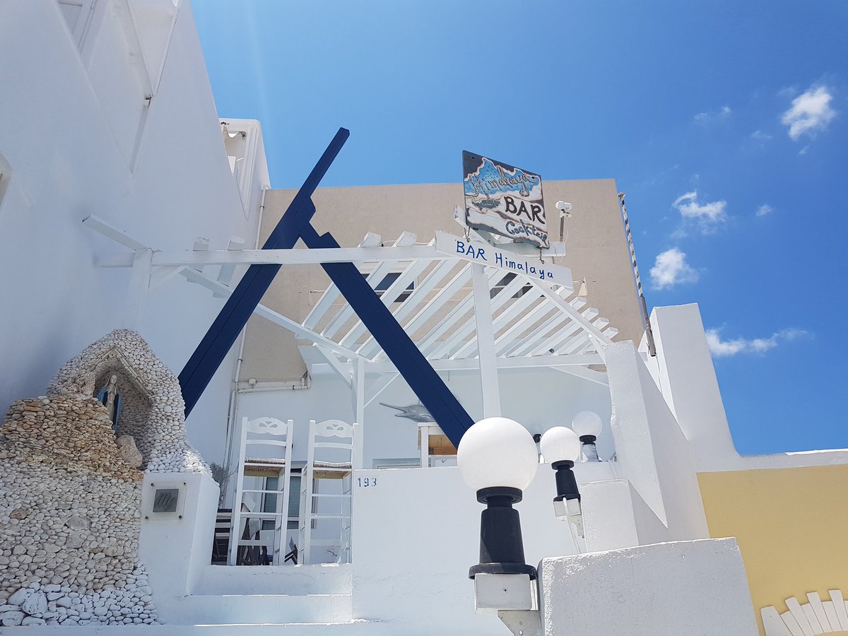 davestravelpage's tweet photo. This bar on #Milos gave me flashbacks to my recent #HTM2018 trip to #Nepal 😃
(Tallest 'mountain' in Milos is probably less than 700 metres 😂) https://t.co/0FAbNC2aCW