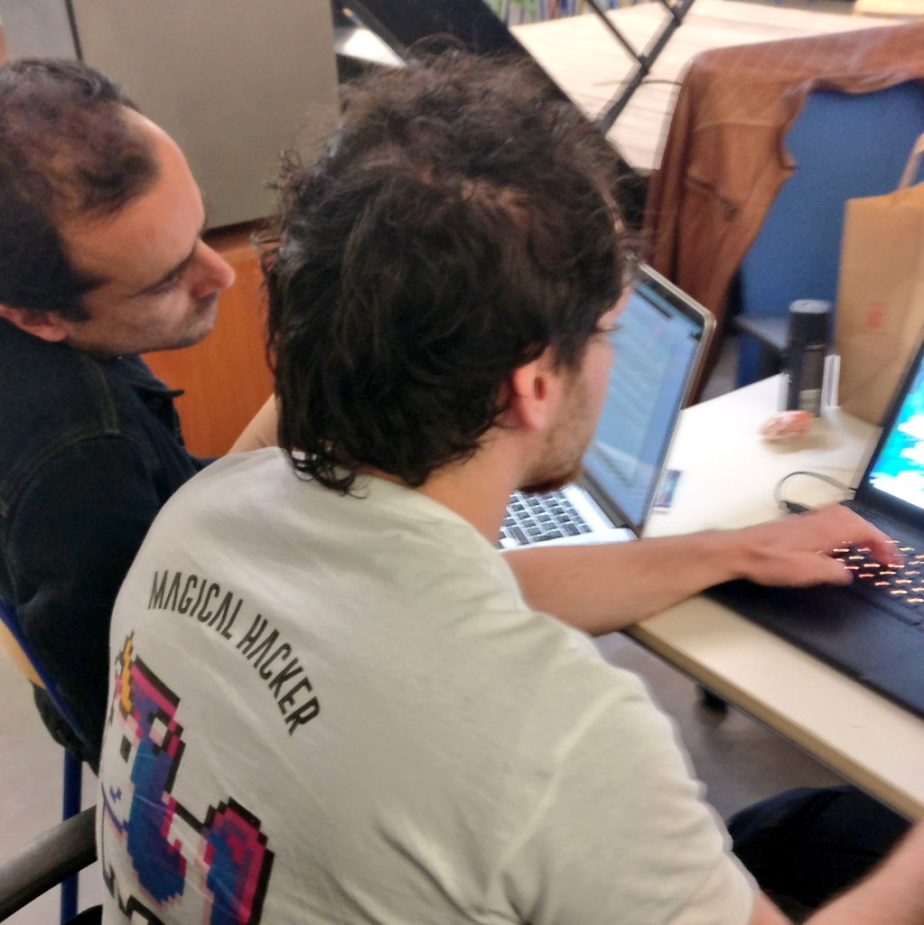 DotWiz_fr's tweet image. Moment fatidique du #CodeContest avec #GarriguesBenjamin sur #SogetiGreenXGames et @BeMyAppFR et @sogeti_fr 
Merci à nos #DevWarriors @GauthierDBacker et @Abdessalam73840 pour ce travail #faraonique excellente #DotTeam #Github #Commits #OnDepasseLesMilliers 👀👍🏼