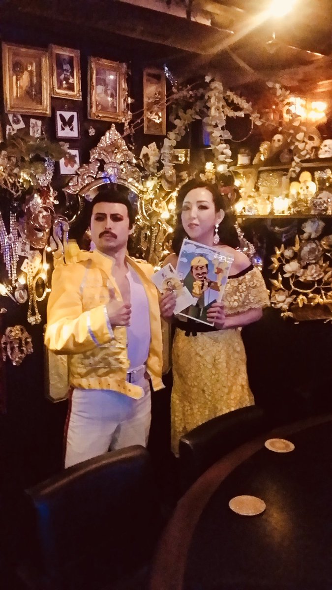 freiddie03's tweet photo. 「フレイディ塗りコン2018」で最優秀賞を受賞した祇園のバーayanishikiのえぐちひなさんへ、賞金を贈呈いたしました。
毎晩行きたくなる素敵なお店!
その夜、フレイディの右シューズがパックリいってしまい、接着したあと念のため、SM嬢にリアルに縛って頂きました。
いいかも。
#frdjp https://t.co/vmqeo0MuNi