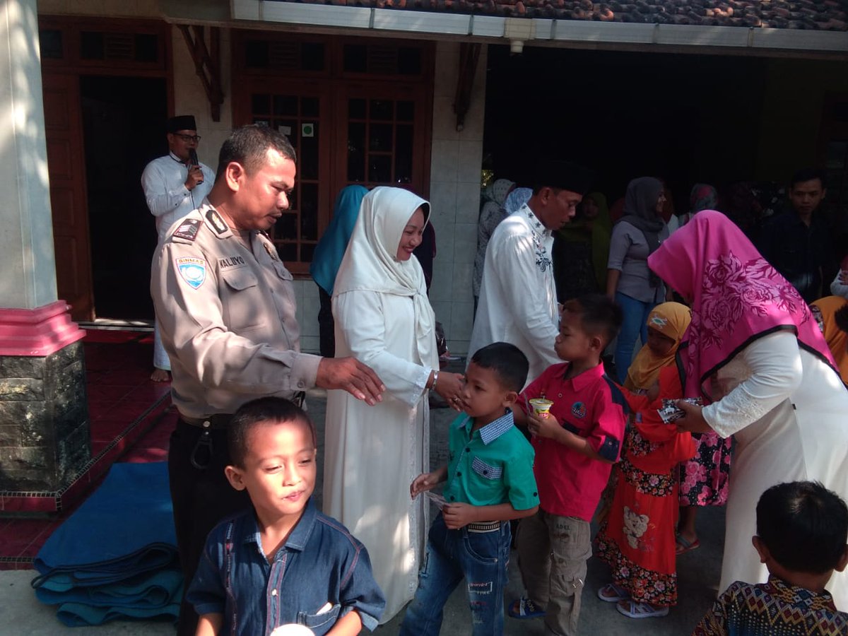 Enicandrawati1's tweet photo. Halal bi halal dirumah https://t.co/SyvXaCmrlL