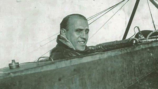 infobae's tweet photo. Vida, obra, hazañas y muerte de Jorge Newbery, el primer ídolo popular argentino | Por Alfredo Serra https://t.co/hyPOmLJQwz https://t.co/9W8btbZdnr