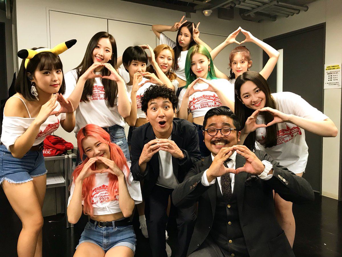 magmanpei's tweet photo. 先日、日本でメジャーデビューしたmomolandさんの第1回ファンミーティングにMCとして参加させて頂きました！大阪、東京公演と超満員ですごい熱気！歌えて踊れてトークもイケちゃうすんごい9人組でした！GREATー！
ありがとうございましたー！ 
#momoland
#モモランド 
#Fanmeeting 
#MERRYLANDSEASON1 https://t.co/Px4Q2qtjZ9