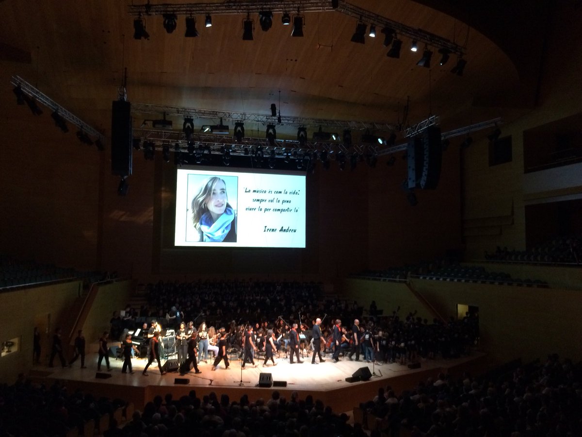 MandreuBcn's tweet image. Gran espectacle @lauditori  25 anys de l’Escola de Músics @LEMiJPC Bon exemple de com estimar, ensenyar, compartir, socialitzar i democratitzar la música per fer barri i ciutat, des del Raval, fer cultura i persones sensibles des de l’educació i la música #ensRavalem #SomMúsica