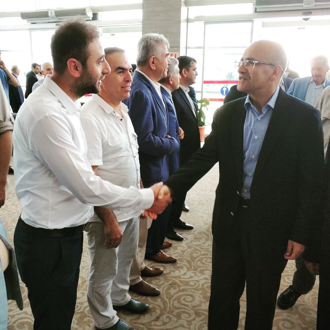 mekangoruk's tweet photo. Bir takım temaslar için doğduğu şehir Batman'a gelen Başbakan yardımcısı Sayın @memetsimsek havaalanında karşıladık. 

@Esrakarasimsek https://t.co/sqPUoV6KNZ