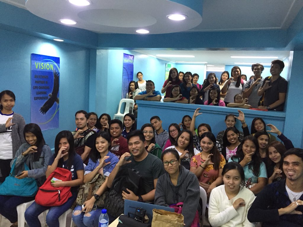 meeoowwcat's tweet photo. Thank youuu for having me as your first lecturer, CBRC Tagaytay!! Congrats din sa opening!! 💕 Kitakits ulit sometime soon! 😘 Good luck and God bless sa LET, Eagles! Aim for topnotch posts!! #CBRCPerks #BLEPTSept2018 #CBRCExperience https://t.co/zW5sKjeeIx