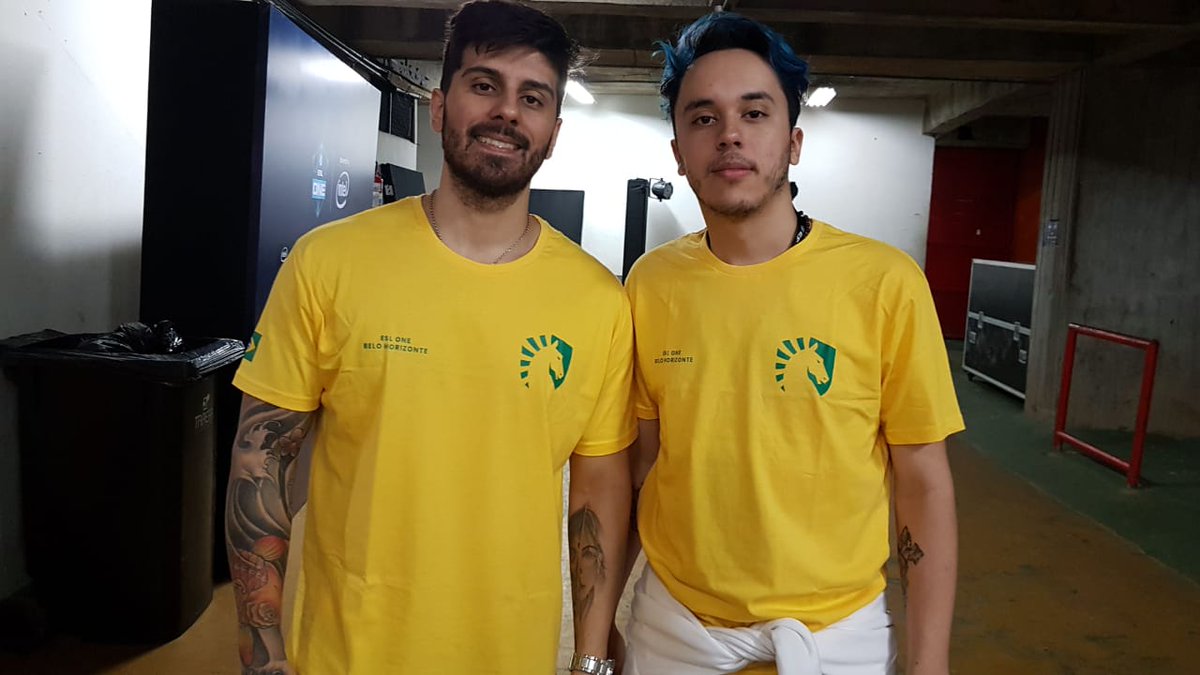 canalzigueira's tweet photo. 🇧🇷 Hora de voltar pra casa. O carinho dos fãs foi muito foda. E hoje eu vou de #EuSouBrasil #LetsGoBrasil
🇺🇸 Time do go home. Thanks for the fans support you guys were awesome. And today the hashtag will be #LetsGoBrasil https://t.co/gALidrdcrL