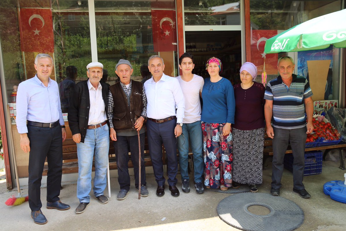 engintekintas's tweet image. Mahalle ziyaretlerimize #Gerce ile devam ediyoruz...
#Pelitli Mahallemizden dönüşümüzde #Gerce mahallemize uğradık. Mahalle meydanında bulunan hemşehrimiz ile sohbet ettik.