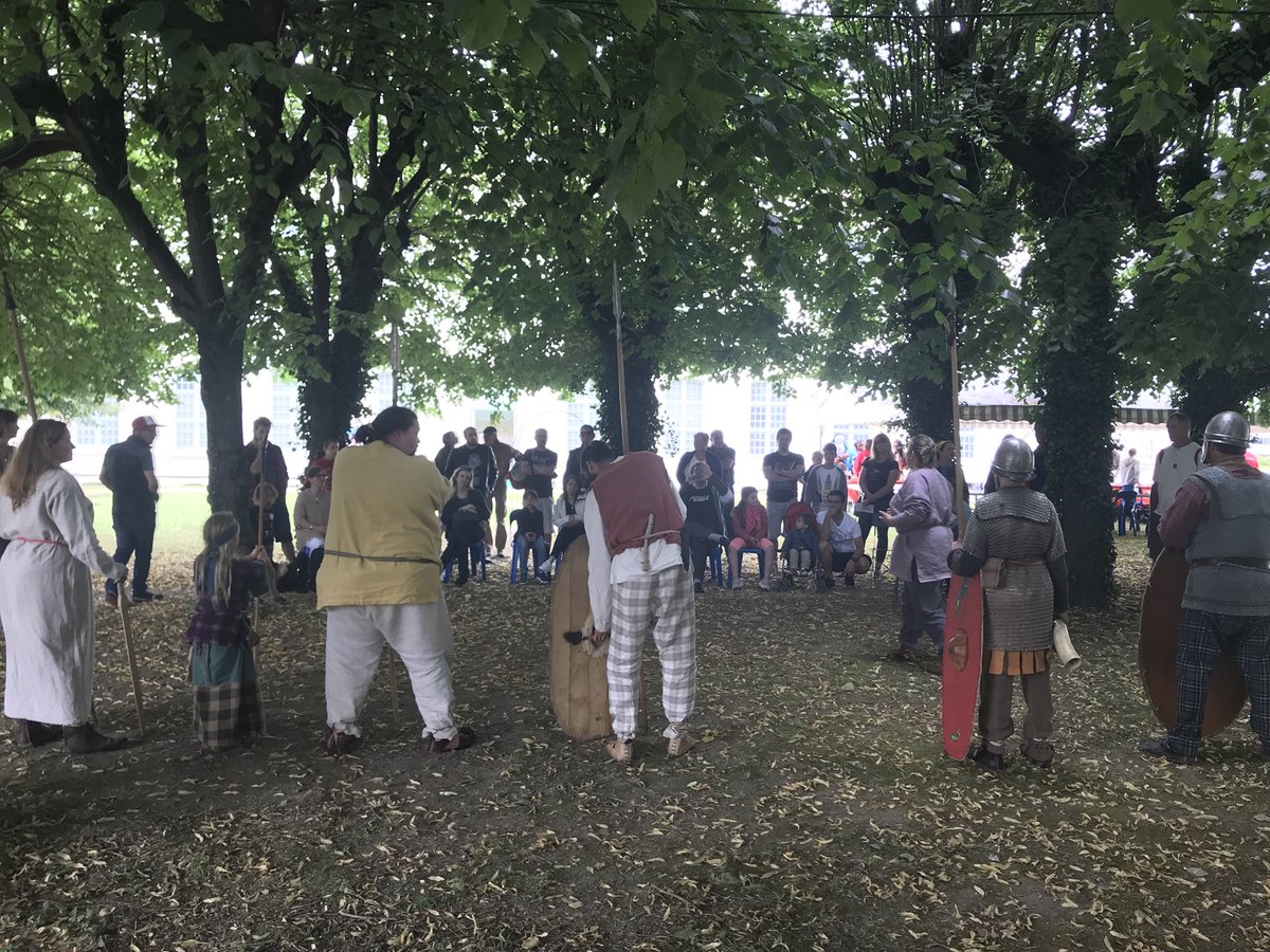 archivesaube's tweet photo. Présentation des guerriers gaulois et démonstration de combats à l’Hôtel-Dieu pour les #JNA2018. Animations et exposition #ArkéAube gratuite toute la journée ! https://t.co/NBwom3IAwD