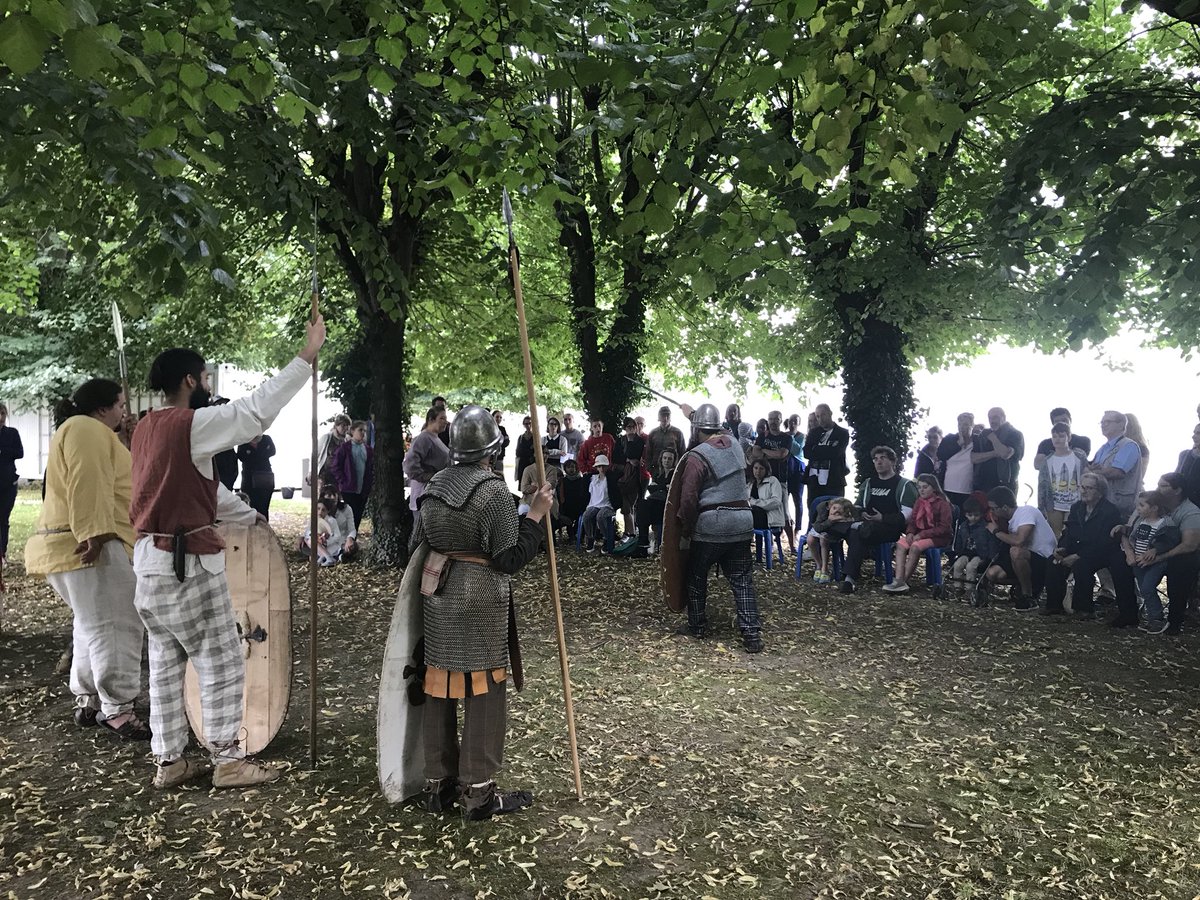 archivesaube's tweet photo. Présentation des guerriers gaulois et démonstration de combats à l’Hôtel-Dieu pour les #JNA2018. Animations et exposition #ArkéAube gratuite toute la journée ! https://t.co/NBwom3IAwD