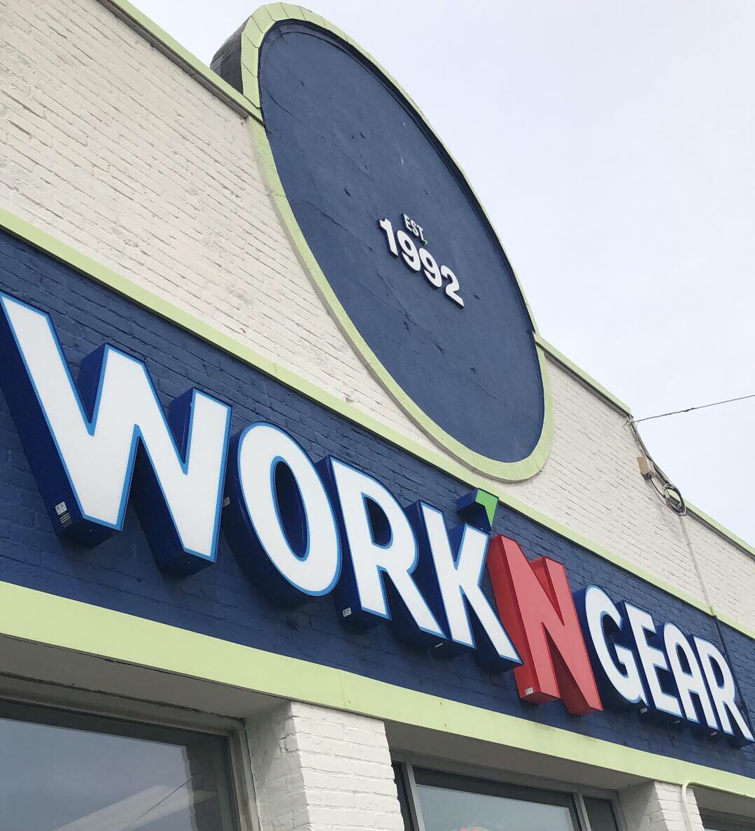workngear's tweet photo. Itβs not too late to give the gift that keeps on giving! Pick up a #WorkNGear gift card for Dad from any of our 41 store locations today. Happy Fatherβs Day from our family to yours! #FathersDayWeekend https://t.co/FWTtRJqWpk