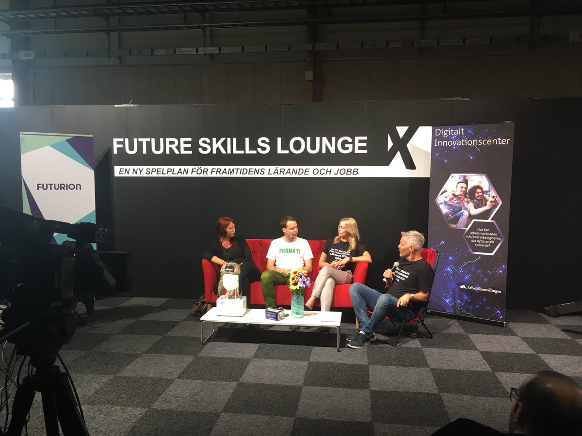 RobinFurhatHood's tweet photo. #DJS18 live! @rickardnordin @RobinFurhatHood @from_nina @DigitaltInnovc @Futurion_swe @Area_Academy https://t.co/qxHPRh8yhF