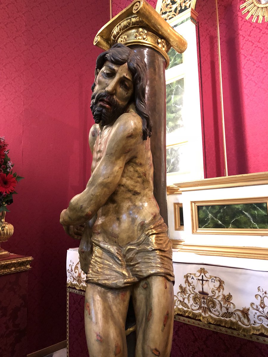 Hoy se ha celebrado besamanos a Nº Padre Jesús del Perdón con motivo de su retirada del culto. En las próximas semanas será restaurado.