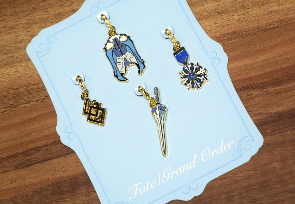 シュシュマティエール 締切間近 Fate Grand Order チャームセットはそれぞれのアイコンを４つセットにて販売 大騎士勲章は全てにセットになっていますが 他はそれぞれ違っていますのでチェックしてみてください T Co Efewtvepc6 Fgo