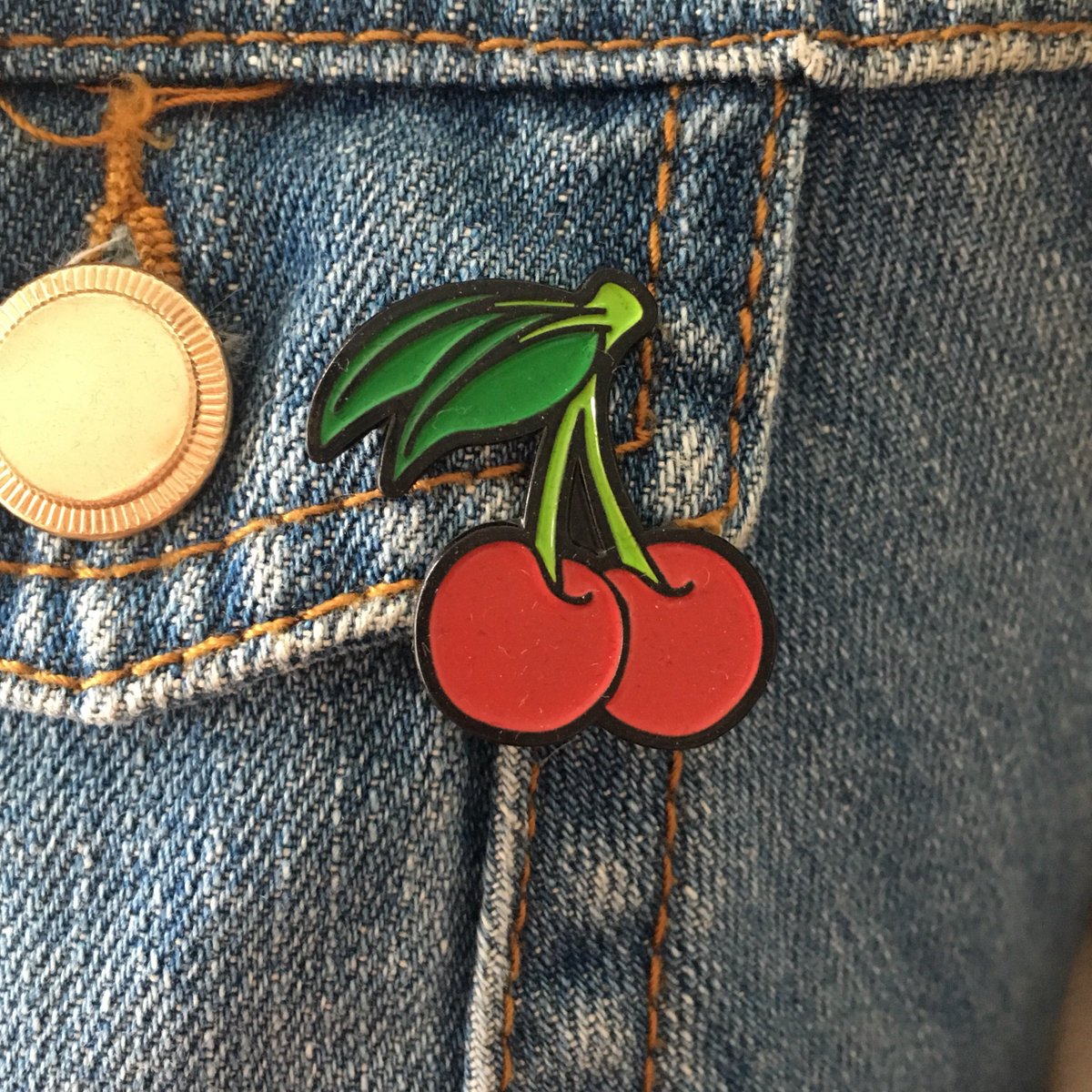 🍒 can’t get enough of these 🍒
.
.
#softenamel #pingame #enamelpin  #pingamestrong #pins #pin #lapelpin #lapelpins #pincollector #pinaddict #enamel #etsy #art #softenamelpin #tattoo #ink #tattooart #tat #traditionaltattoo #alternativegift
Shop now! etsy.com/uk/shop/Fandan…