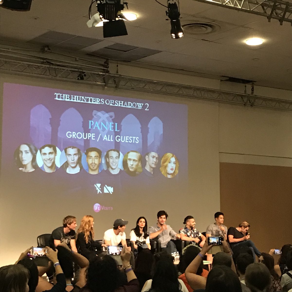 mnichlo's tweet image. j’ai posé une question pendant le panel de groupe ct trop trop drole ils ont du se concerter etc ct ultra drole!!!! #thos2 #thos2con #thosconparis
