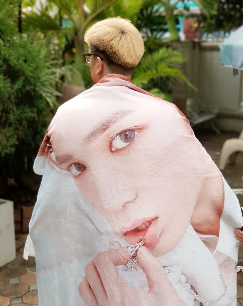 BoomCassiopeia's tweet photo. ไปเป็นเอ็มซี #NCTFAIR มาครับ เชื่อว่าไม่น่าจะมีคนดูออกครับว่าเมนใคร เพราะบูมก็พยายามแต่งกายให้ดูซัพพอร์ททั้งวงมากที่สุดครับ.. https://t.co/Rd6oUVy8AW
