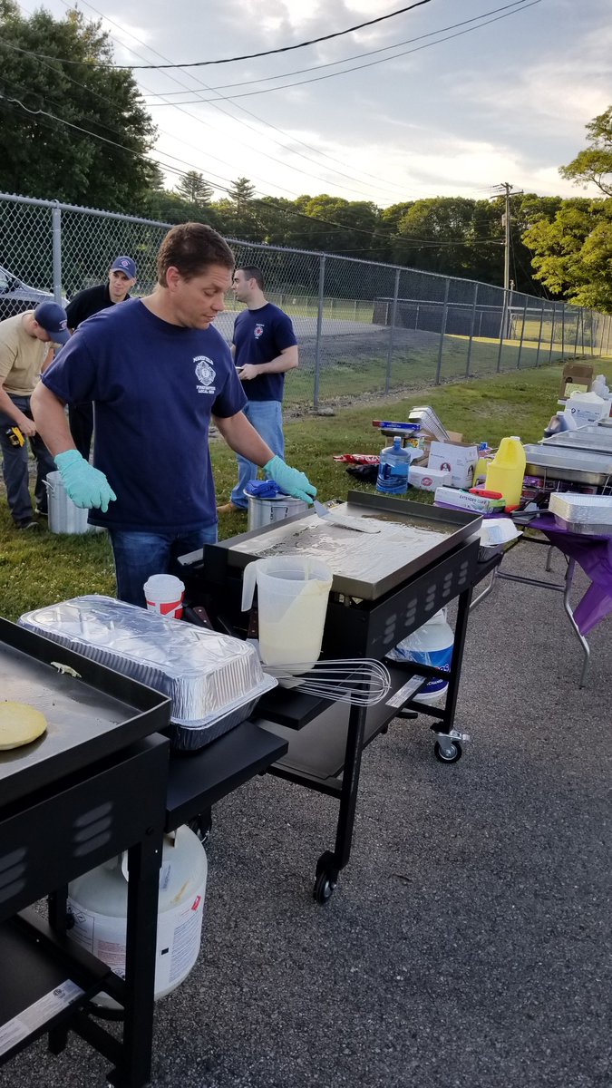 MansfieldFD1820's tweet photo. This morning @MansfieldFD1820 along with @FoxboroughFire , and @SharonFire1880 , had the privilege of cooking breakfast for the walkers at the @RFLMansFoxShar ........  https://t.co/rW30xXxHBi https://t.co/WQ2uNdxUmz