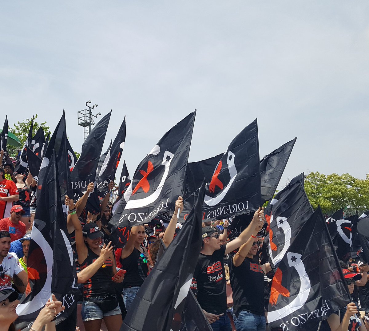 Lorenzo99pics's tweet photo. VICTORYYYYYYYYYYYYYY https://t.co/5yJsW6qck4