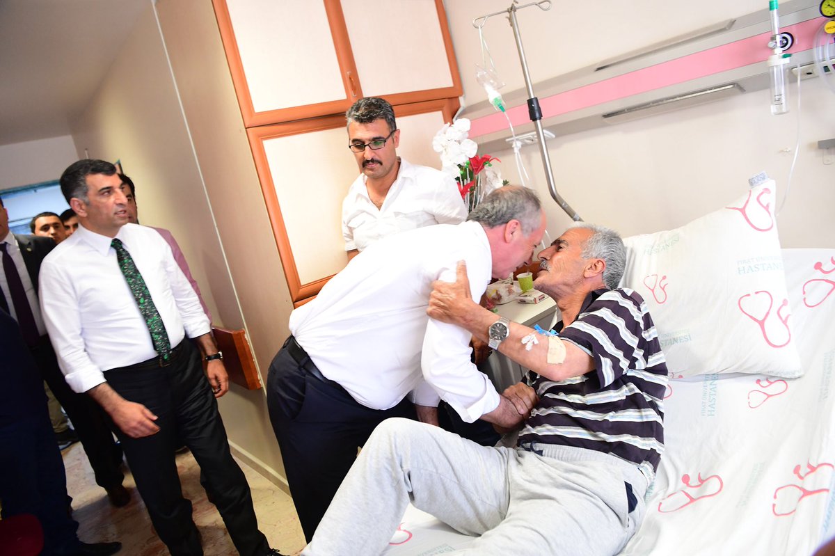 Elazığ Fırat Üniversitesi Tıp Fakültesi Hastanesinde tedavi görmekte olan Şehit Polis Memurumuz Fethi Sekin'in Babası Zeki Sekin'e geçmiş olsun ziyaretinde bulunduk, Babalar Günü’nü kutladık.