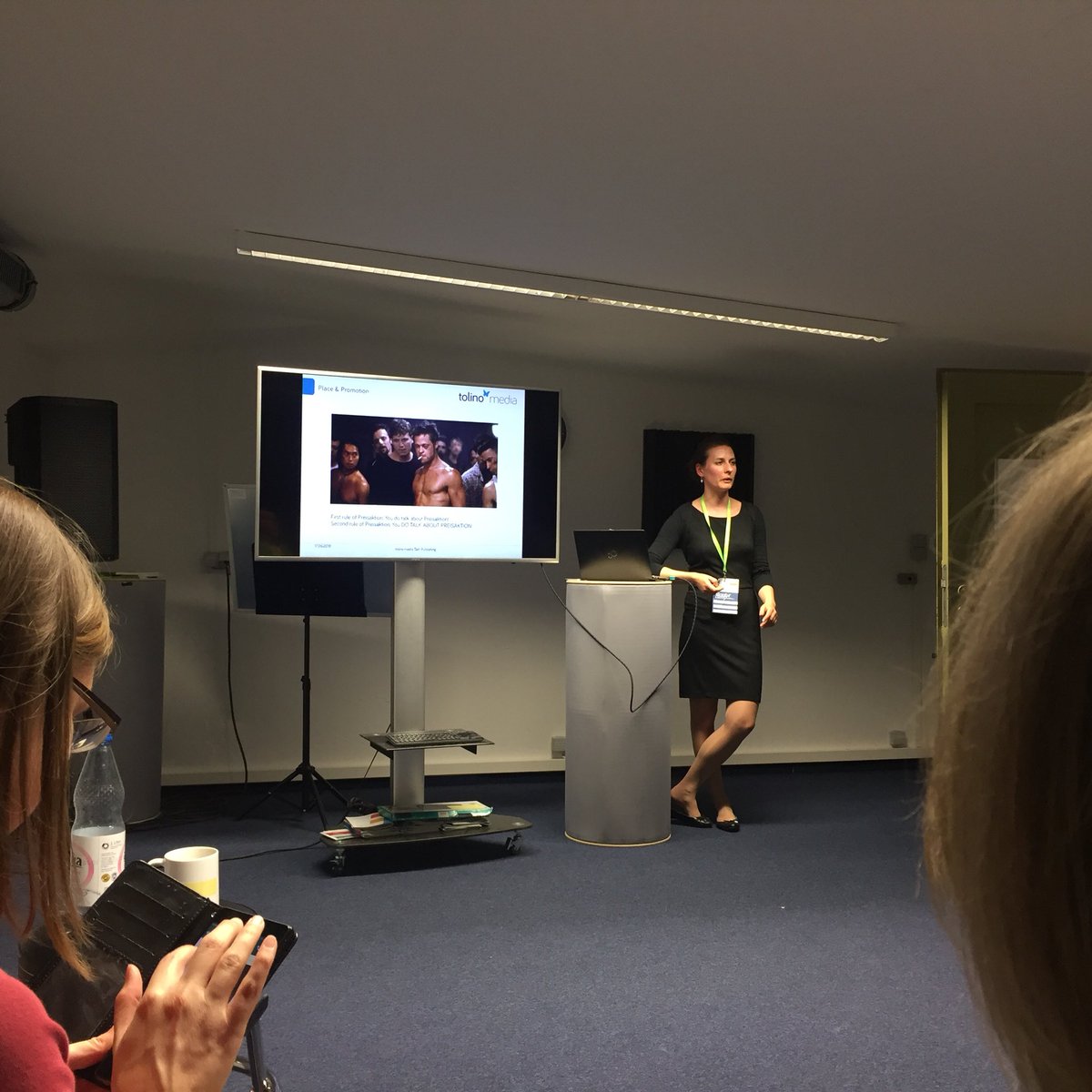 #litcamp18: Wichtiges Thema - Preisaktionen bei Ebooks ... wie wichtig? Oder gibt es andere Möglichkeiten, ein Buch erfolgreich in den Markt einzuführen? Die Session mit @MartinaRaschke von <a href="/tolino_media/">tolino media</a>. 😊