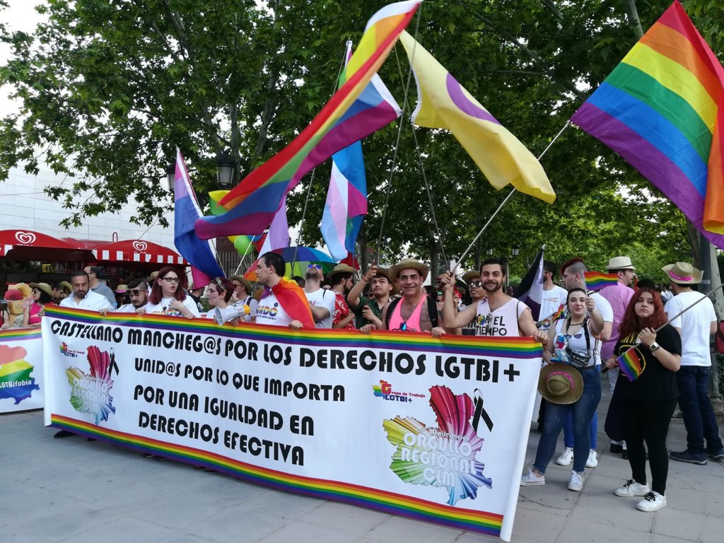WadoAsociacion's tweet photo. Ayer fuimos muchas. Medio millar, un éxito para #CastillaLaMancha #CLM
Un éxito la manifestación de este #OrgulloCLM2018 #Orgullo2018 en #CiudadReal #CR y la concentración y lectura de manifiesto. 
Gracias a las personas asistentes, colectivos, sindicatos y partidos
Todas una voz https://t.co/YI8GgpyLLX