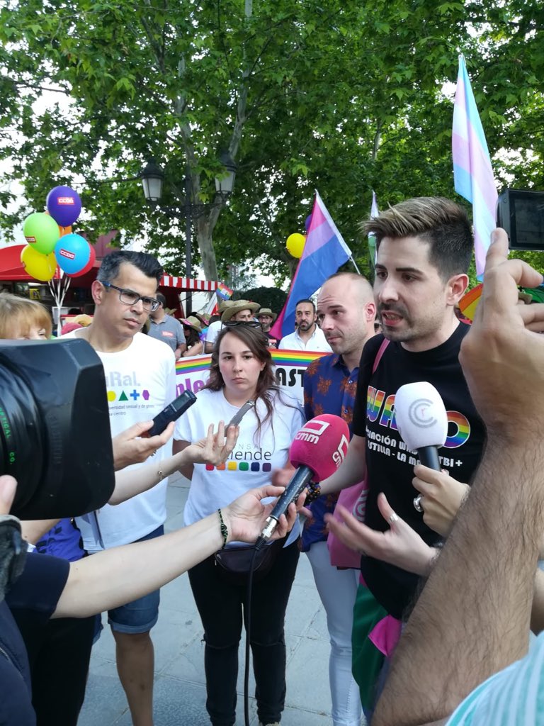 WadoAsociacion's tweet photo. Ayer fuimos muchas. Medio millar, un éxito para #CastillaLaMancha #CLM
Un éxito la manifestación de este #OrgulloCLM2018 #Orgullo2018 en #CiudadReal #CR y la concentración y lectura de manifiesto. 
Gracias a las personas asistentes, colectivos, sindicatos y partidos
Todas una voz https://t.co/YI8GgpyLLX