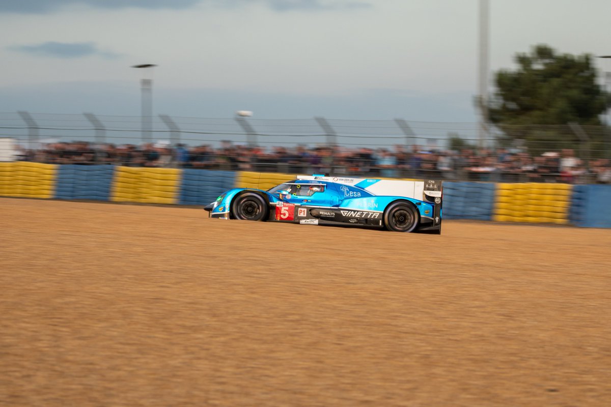 MecachromeMS's tweet photo. La voiture No.5 a repris la piste pour les derniers tours des #LeMans24 et elle a passé la ligne d’arrivée ! Magnifique performance des équipes Manor, Ginetta et Mecachrome, cela n’a pas été facile mais nous avons terminé nos premières @24heuresdumans !
📸 D Breugnot / Mecachrome https://t.co/RlqzirRpbN