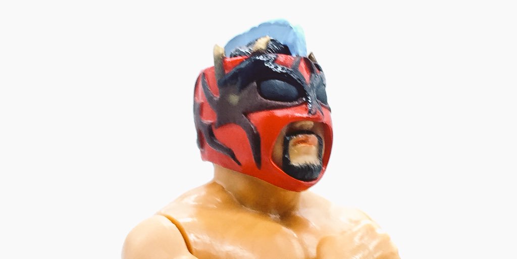 本日の戦利品。秋葉原で購入した佐々木健介×北斗晶夫妻フィギュア。ご